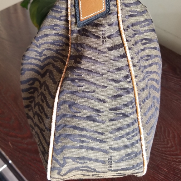 Sale! New Fendi Rare Vintage Italy Roma 1925 Zebra bag - Picture 13 of 17